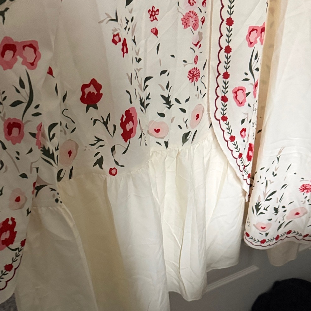 Cream Floral Maxi Dress With Flyaway Panels and Floral print design - Picture 2 of 3